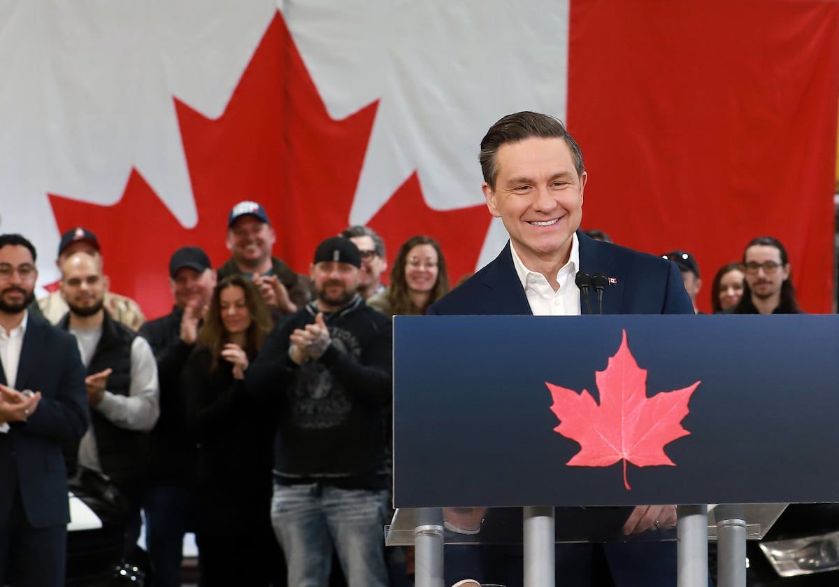 Pierre Poilievre was accompanied by a handful of sympathizers for his press conference on Saturday morning, in his constituency.