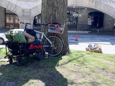 itinerant on bench