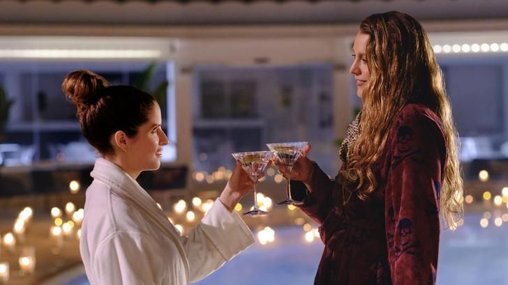 Anna Kendrick and Blake Lively in