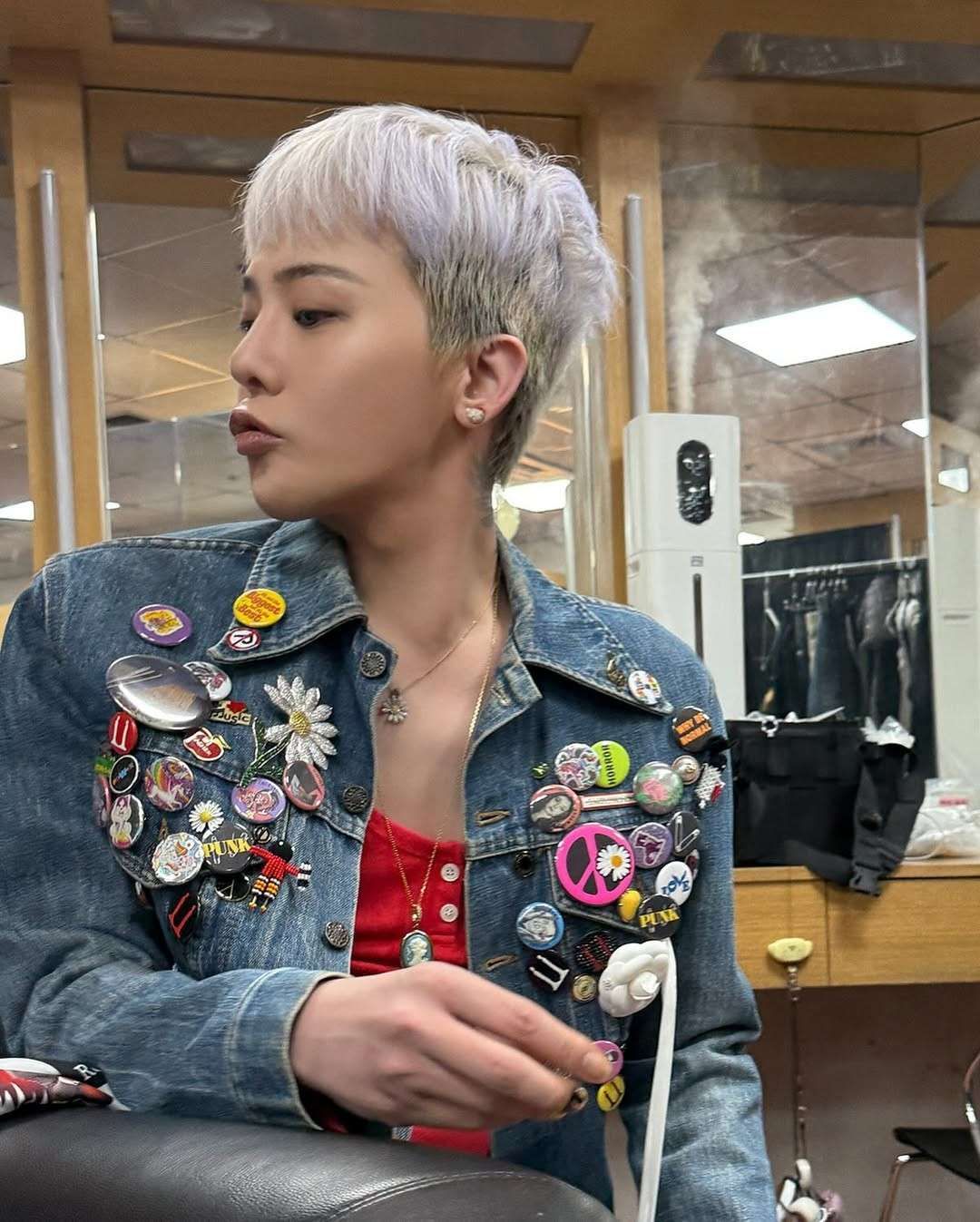 G-Dragon panics demand with his highball peaceminusone sold in a fraction of a second G-Dragon panics demand with his highball peaceminusone sold in a fraction of a second