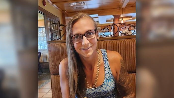 A woman in a restaurant.