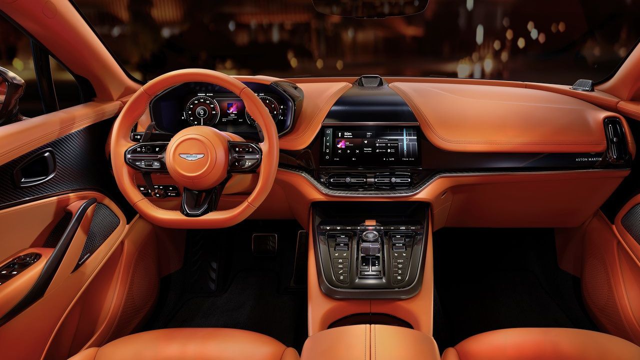Aston Martin DBX707 2025