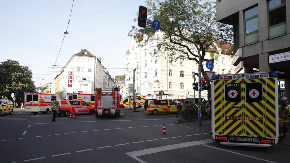 Feuerwehr und Rettungsdienste sind mit einem Großaufgebot an der Einsatzstelle