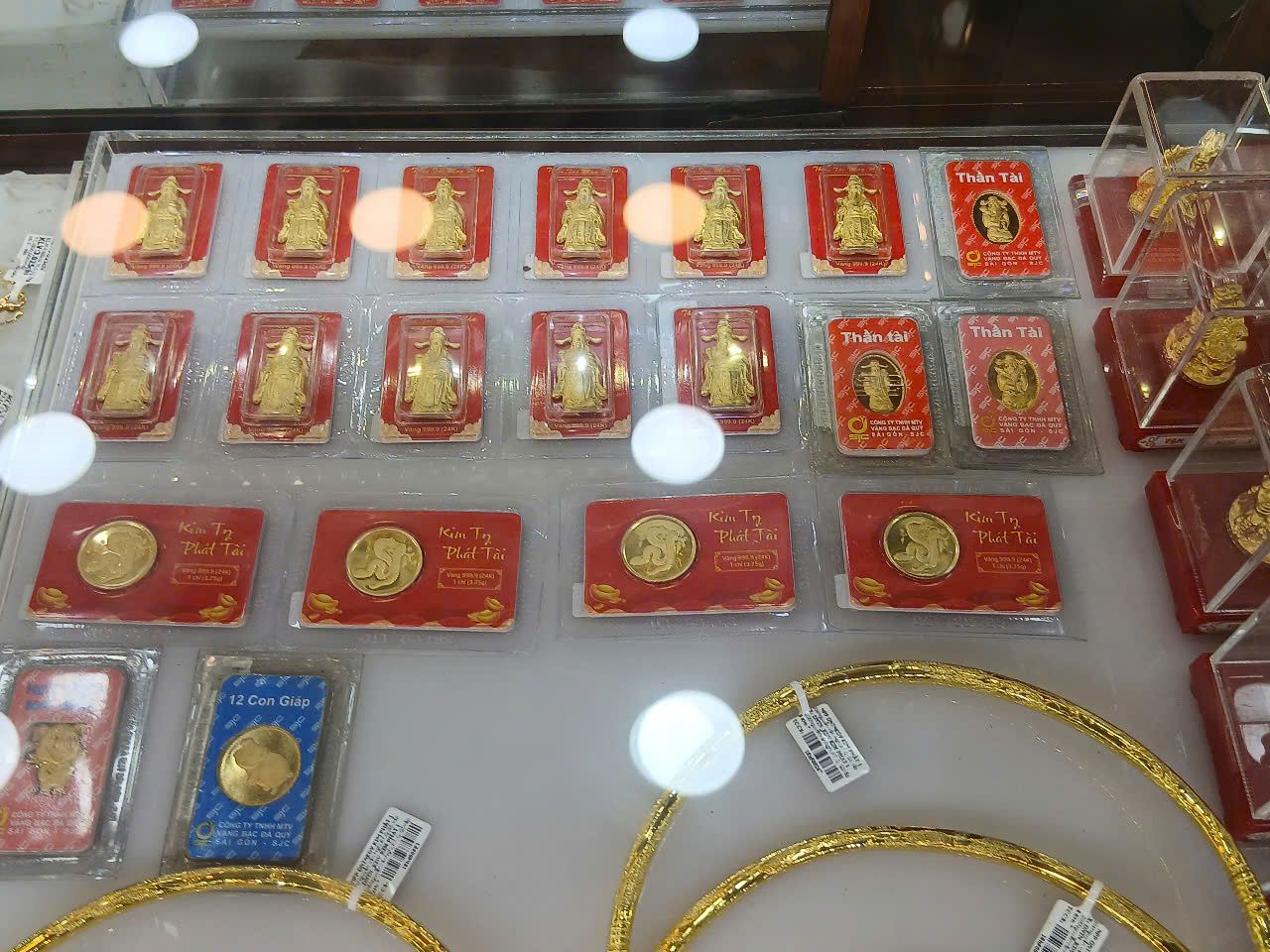 Gold price today, 3-5: Suddenly going down - Photo 1.