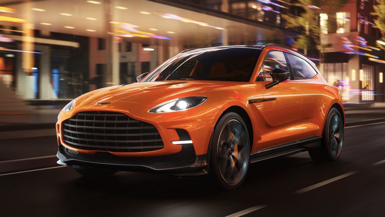 Aston Martin DBX707 2025