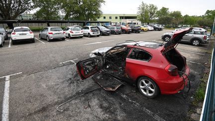 A car burned in front of Tarascon prison, in the Bouches-du-Rhône, April 16, 2025. (Sylvain Thomas / AFP)
