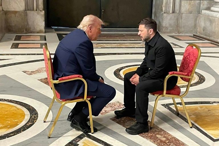 <p> </div> </div> <figcapption> <p> The Ukrainian President Volodymyr Zelensky (D), and his American counterpart, Donald Trump (G) is found on the sidelines of the funeral of Pope Francis in the Vatican, April 26, 2025 </p> © Ukrainian Foreign Minister/AFP/Archives </figcapption> </figure> </div> </div> <div> <!-Cxenseparse_start-> </div> <p class =