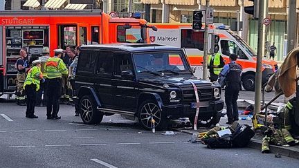 Police inspect a vehicle that mowed several people on May 2, 2025 in Stuttgart (Germany). (Andreas Rosar / DPA / AFP)