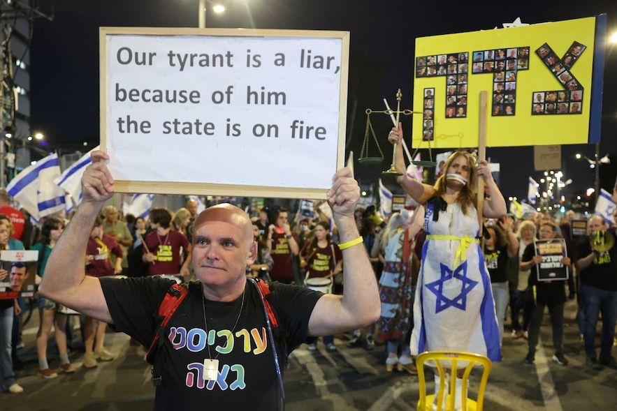 Israelis demonstrate to Tel Aviv to claim from the government that it acts to obtain the release of the hostages retained by Hamas in Gaza, May 3, 2025