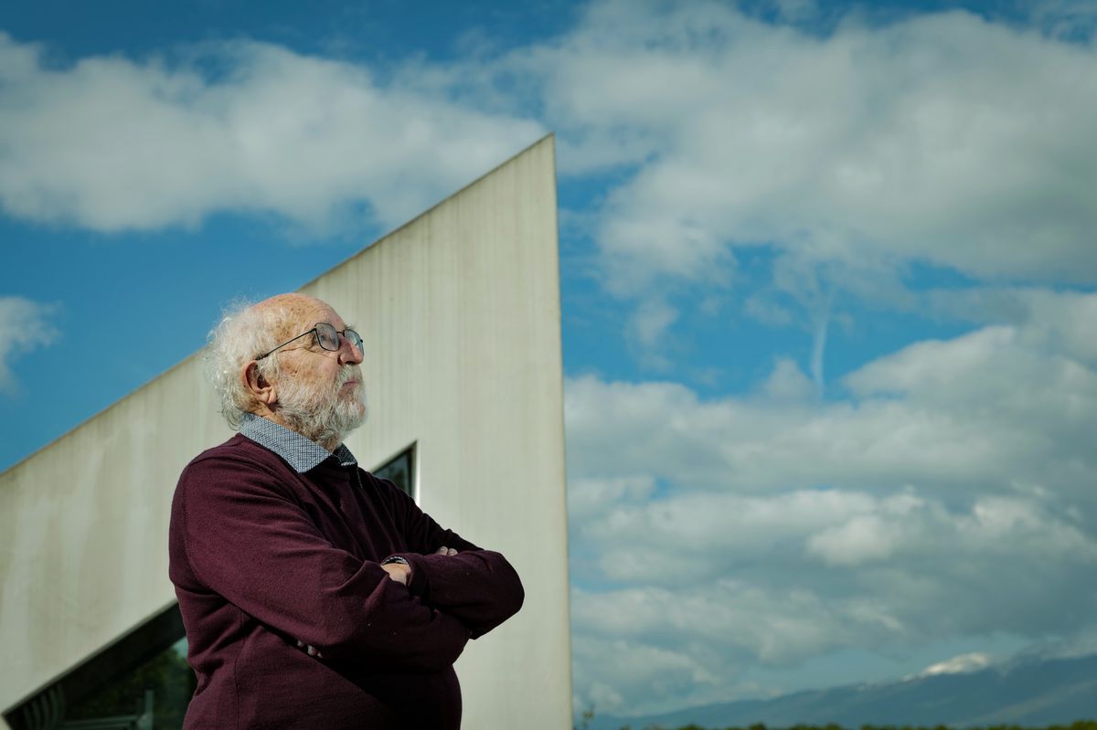 Michel Mayor, winner of the 2019 Nobel Prize in Physics, standing in front of the Geneva Observatory in Versoix, looking at heaven. Michel Mayor, winner of the 2019 Nobel Prize in Physics, standing in front of the Geneva Observatory in Versoix, looking at heaven.