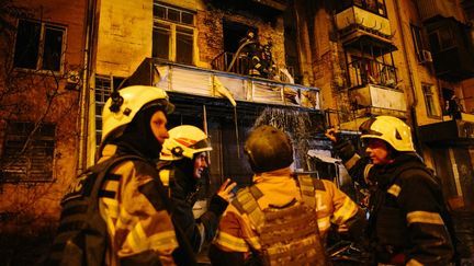 Firefighters intervene after Russian strikes in Kharkiv, Ukraine, May 2, 2025. (Pavlo Pakhomenko / Nurphoto / AFP)