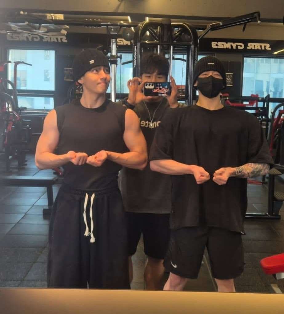 Taehyung, Jungkook and Song Kang in the gym: new photos panic fans Taehyung, Jungkook and Song Kang in the gym: new photos panic fans