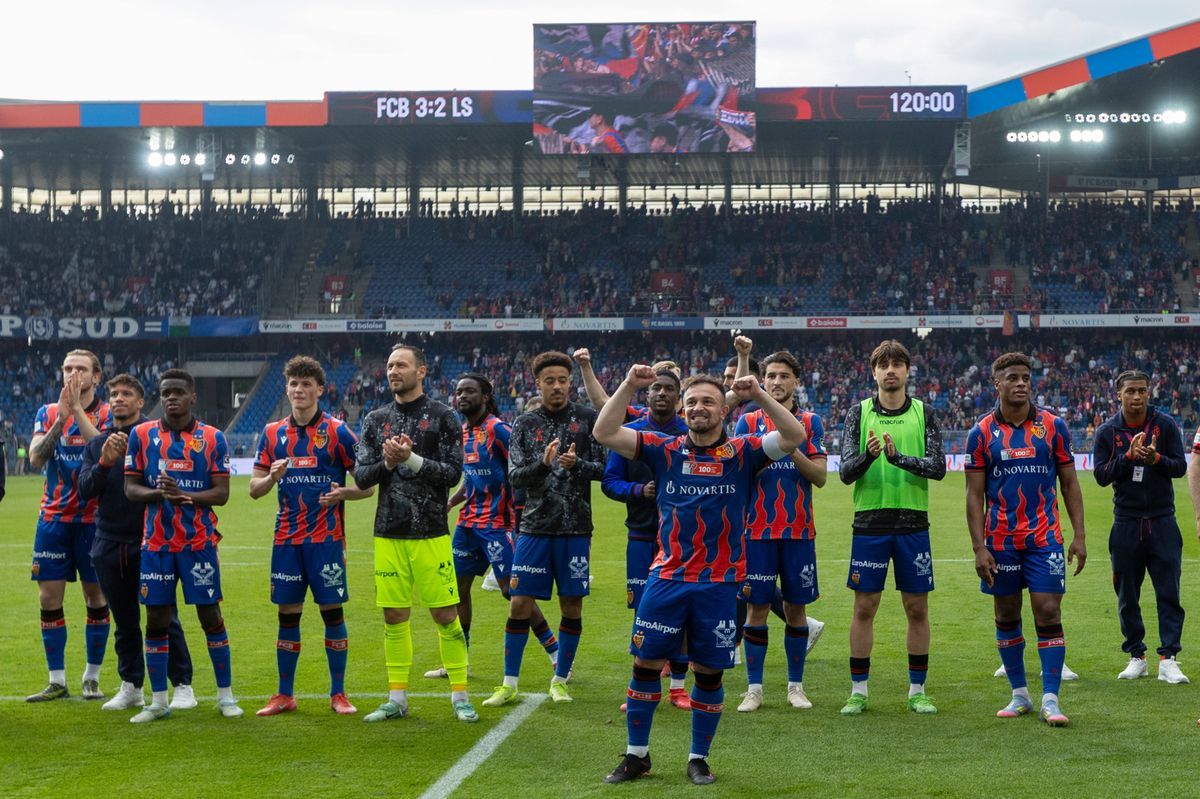 The FC Basel team, including Xherdan Shaqiri in the foreground, celebrating a victory at Parc Saint-Jacques. The FC Basel team, including Xherdan Shaqiri in the foreground, celebrating a victory at Parc Saint-Jacques.