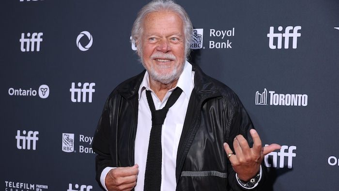 The musician smiles on the red carpet.