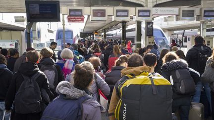 Passengers line up to board a train at the Gare de Lyon, in Paris, March 17, 2024. (Eric Broncard / Hans Lucas / AFP)