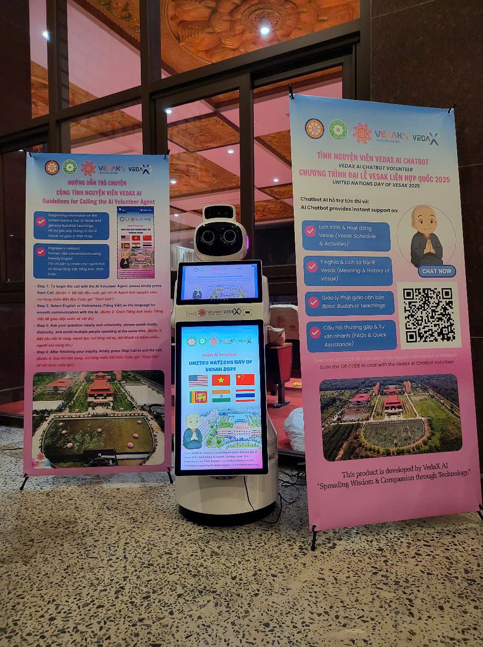 The reception robot speaks 6 languages, AI chatbot supports 99 languages at Vesak 2025 - Photo 1.