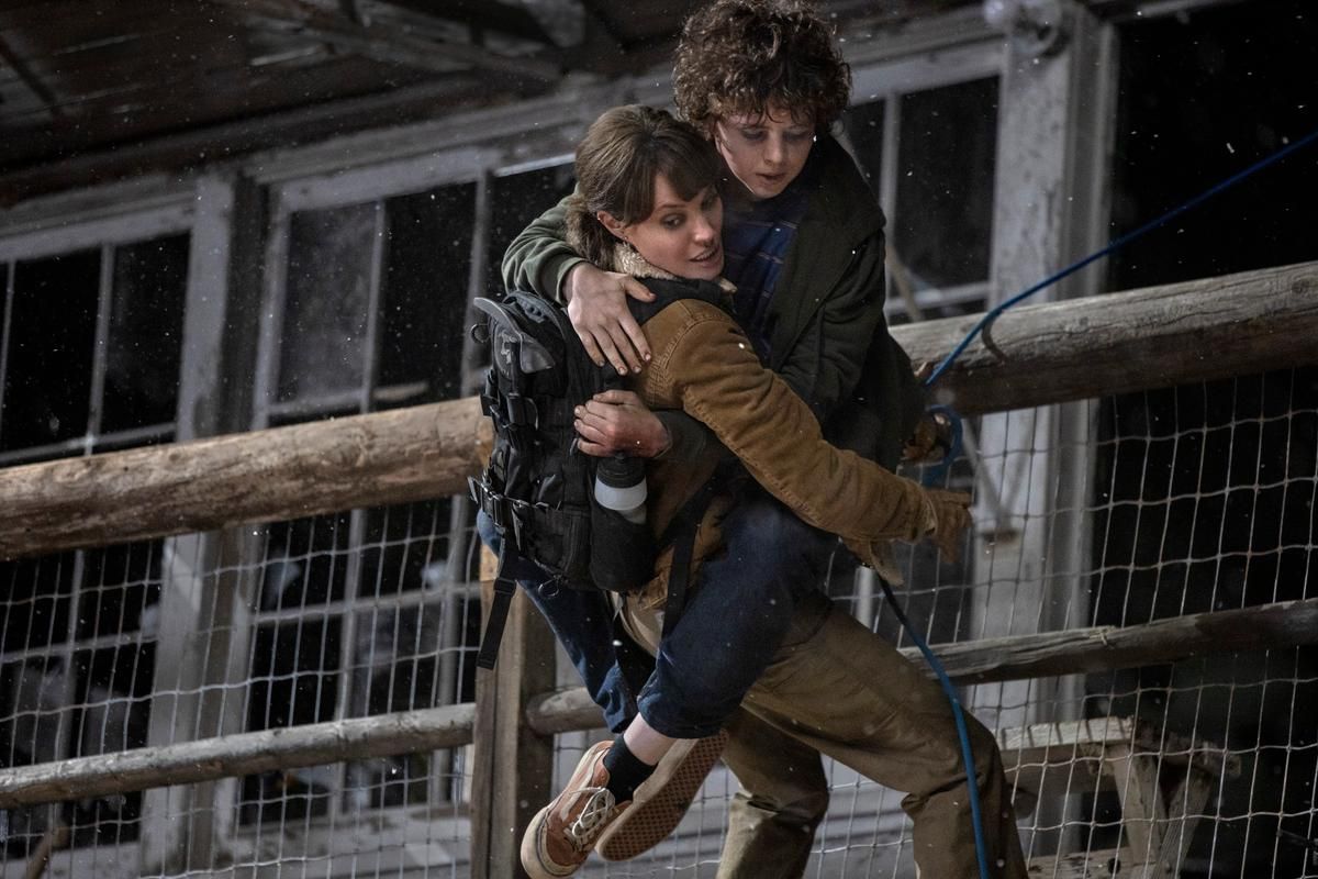 Photo Emerson Miller/Warner Bros. Ent. Inc. Angelina Jolie and Finn Little in a flammable neo western.
