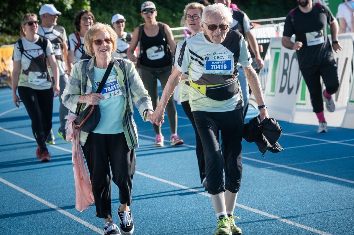 Emma and Manfred Mletzkowski, aged 90 and 91, participate in the 8 km walking test of the 20 km of Lausanne. Photo by Jean-Guy Python. Emma and Manfred Mletzkowski, aged 90 and 91, participate in the 8 km walking test of the 20 km of Lausanne. Photo by Jean-Guy Python.
