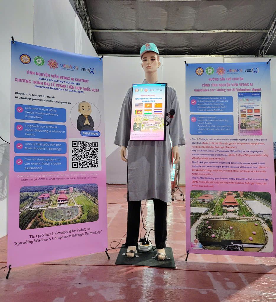 The reception robot speaks 6 languages, AI chatbot supports 99 languages at Vesak 2025 - Photo 2.