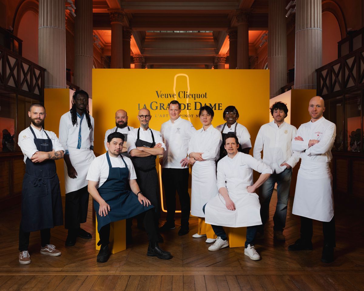 The eleven chiefs of the Garden Gastronomy, with Dario Cadonau, Swiss of the stage, in the center. The eleven chiefs of the Garden Gastronomy, with Dario Cadonau, Swiss of the stage, in the center.