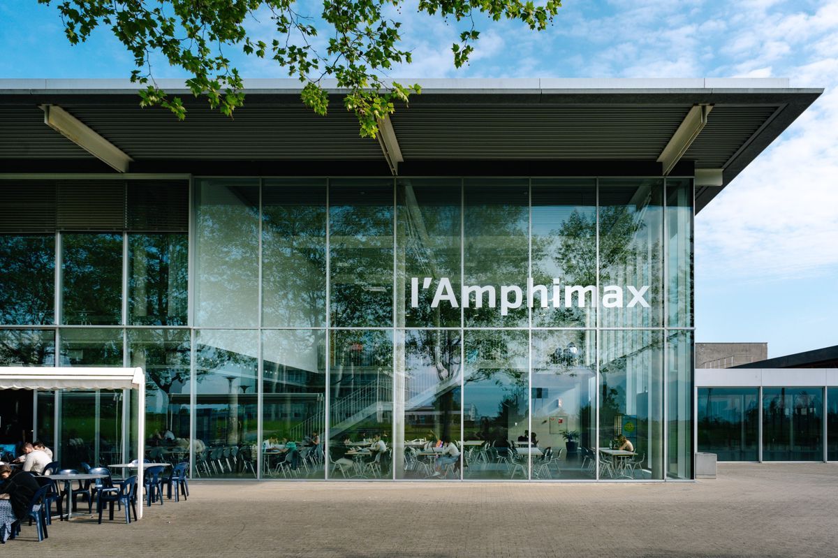 View of the Amphimax in Lausanne with students inside, on May 4, 2022. View of the Amphimax in Lausanne with students inside, on May 4, 2022.