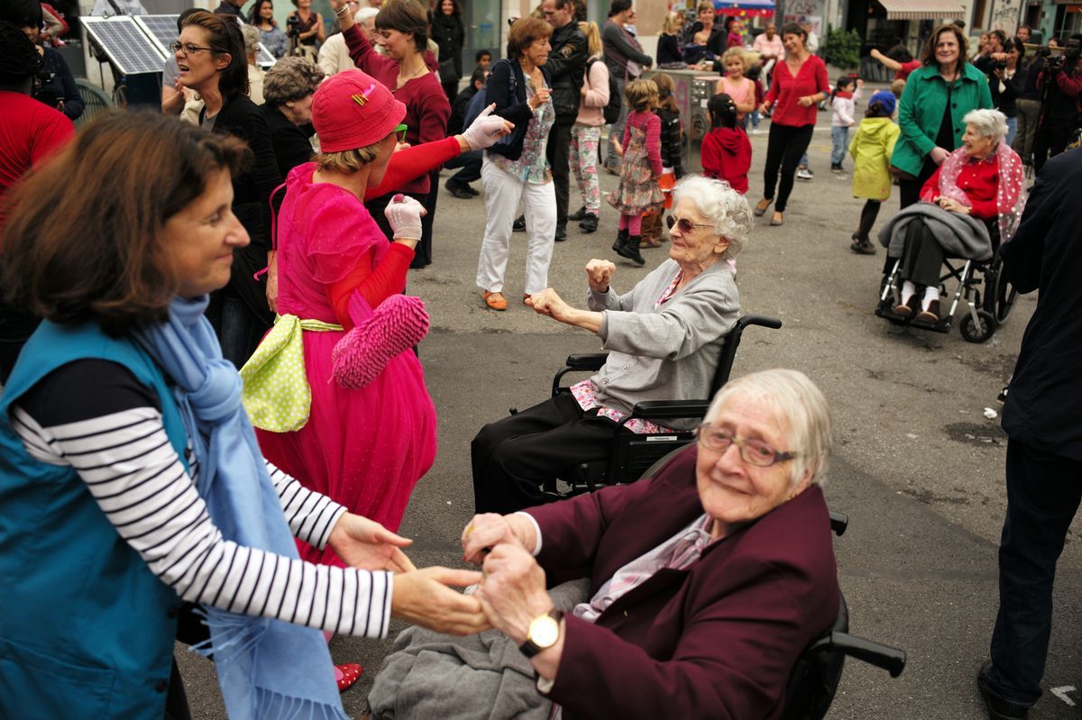 Seniors participate in a Flash MOB during the International Elder Day, Grottes district in Geneva, October 1, 2013. Seniors participate in a Flash MOB during the International Elder Day, Grottes district in Geneva, October 1, 2013.