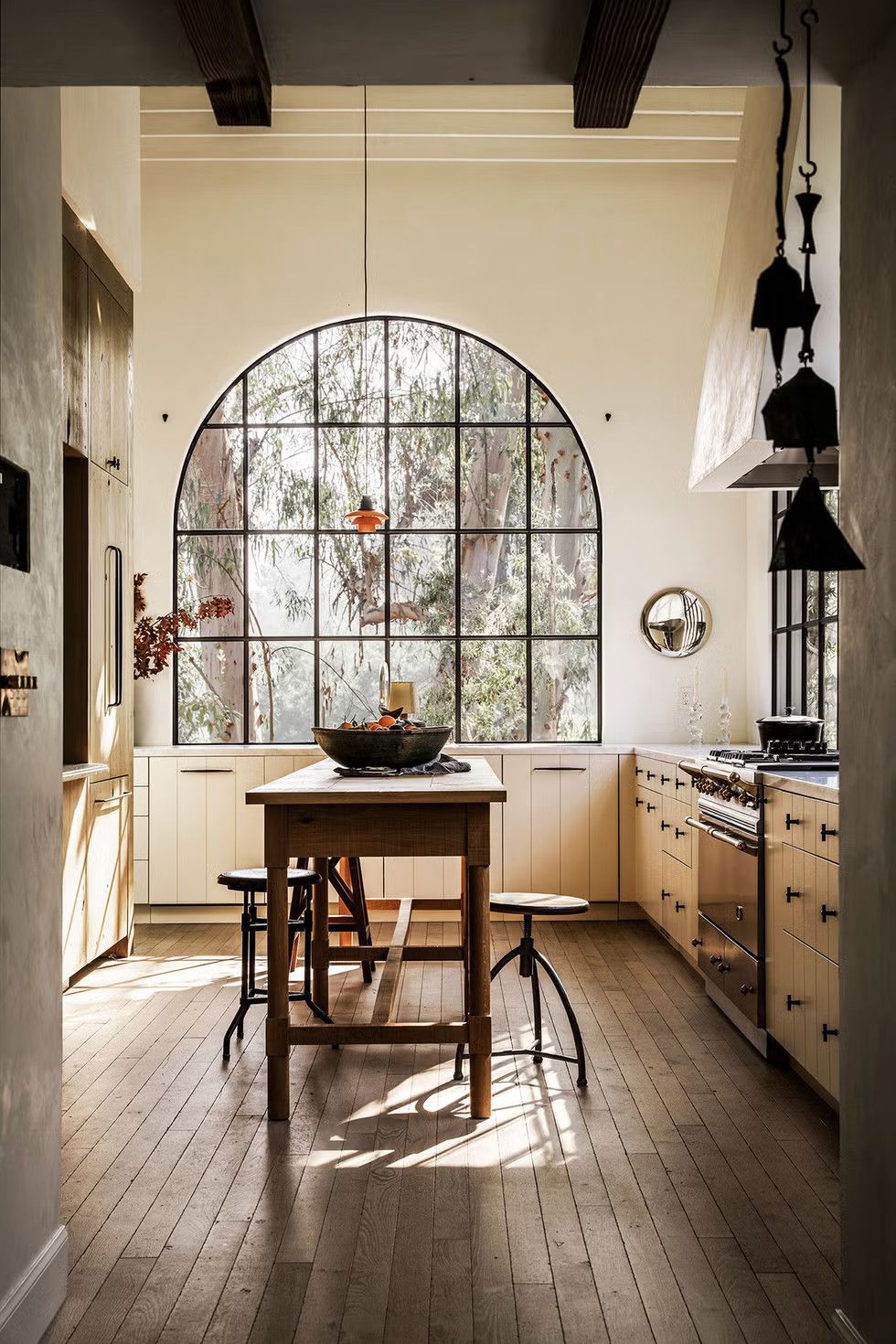 Kitchen Rustic decoration with fitted window