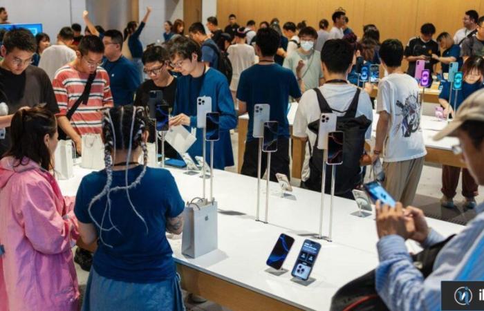 The arrival of iPhones in the American Apple Stores: an influx of customers in the face of the threat of price increases