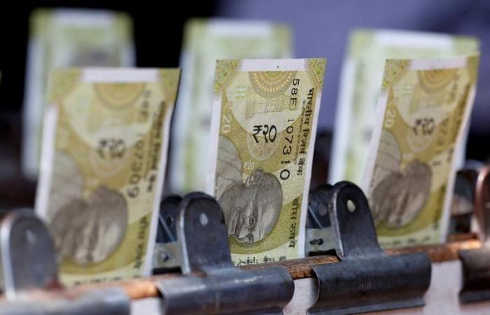 Indian Roupie – Roupie should straighten up following the dollar fall, fueled by investors’ leakage to American assets – Swiss