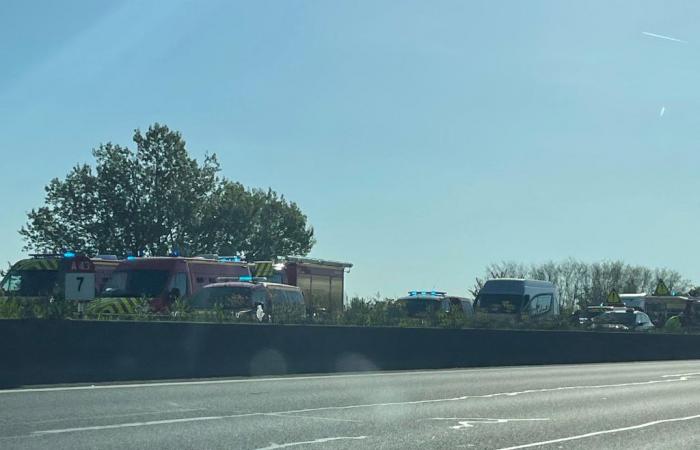 Near Lyon. A43 cut to traffic after an accident, monster cap in progress – France