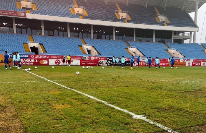 How bad is the stadium My Dinh and what is the risk of injury?