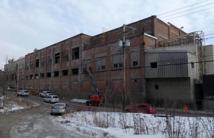 A teenager would miss the call after falling on the grounds of an old factory in Shawinigan