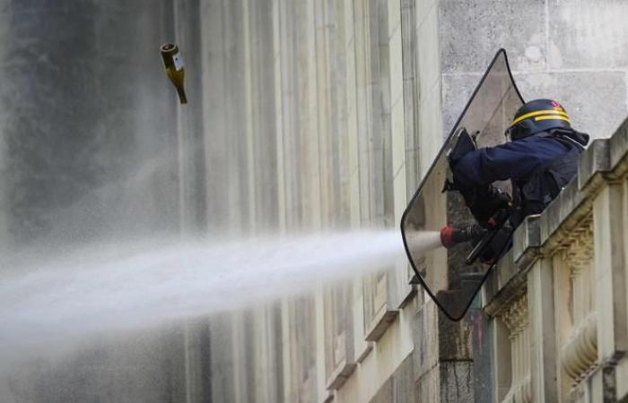 157,000 demonstrators throughout France according to the police, 300,000 according to the CGT; The Parisian parade marked by clashes around a PS stand