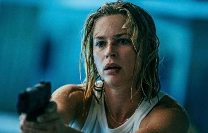 Exterritorial card on Netflix, but because of a creative error, the film is absolutely not credible