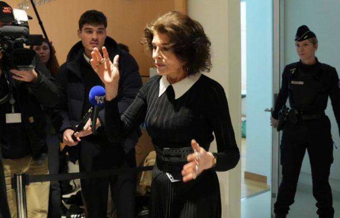 Depardieu filming in Portugal under the direction of Fanny Ardant