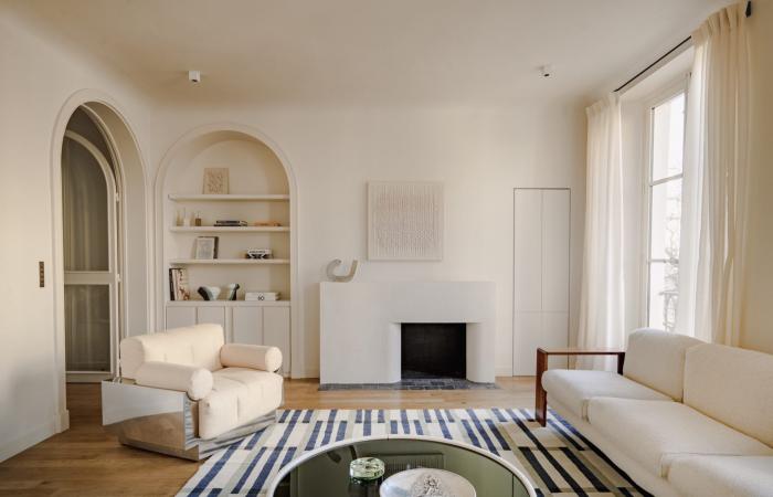 A small intimate and peaceful apartment near the National Assembly in Paris