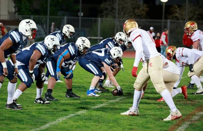 In front of their audience, the Blue Stars play their qualification in play-offs