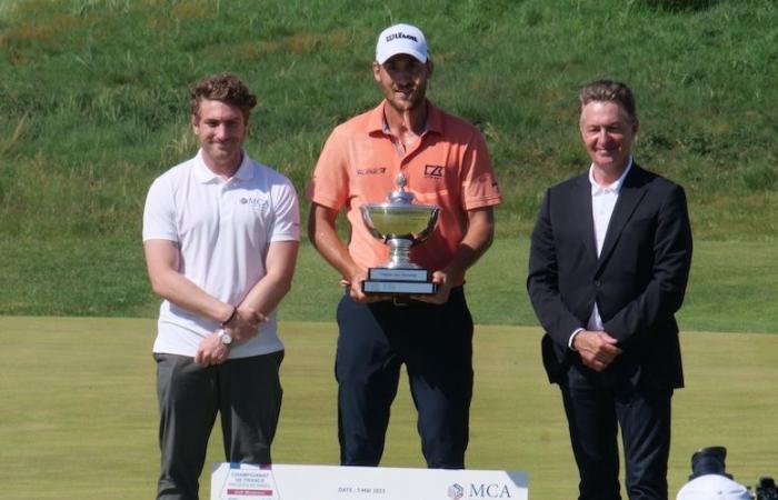 How much did each player win at the MCA professional French championship?