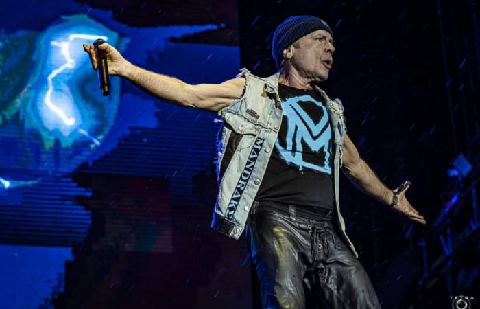 Bruce Dickinson gives advice to musicians in search of success