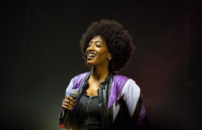 “Stop being a star”, Ebony gently tacted by Julien Lieb