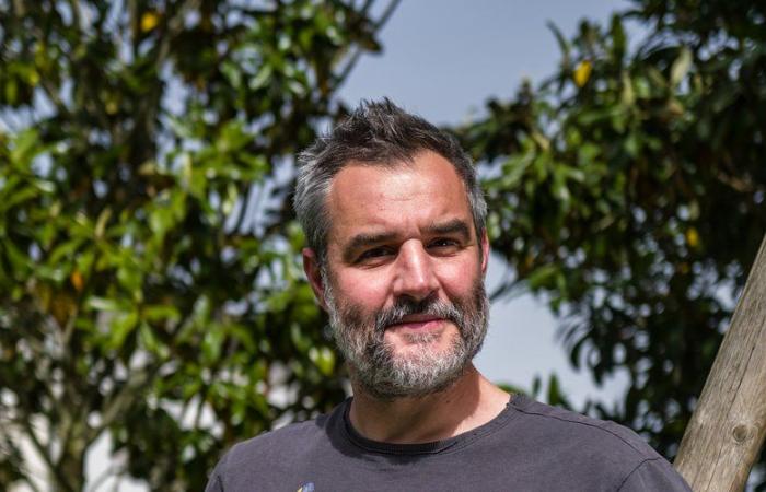 “If I cut myself from people, I will lose my essence of writing”: at 46, Bertrand Touzet leads a double life of physiotherapist and writer