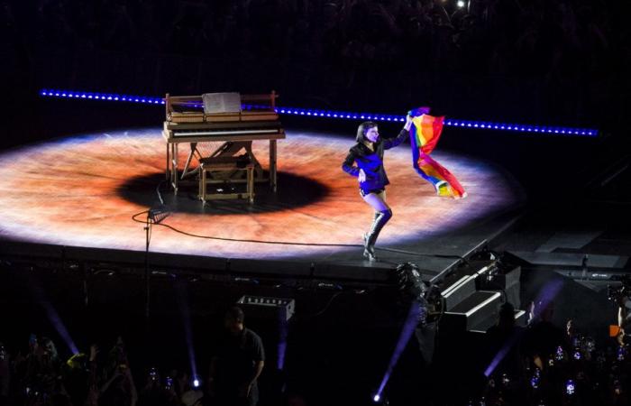 Free concert on the beach | Lady Gaga sets fire to Rio