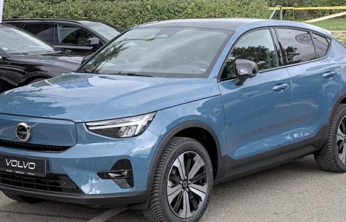 Joaquin Phoenix’s car, a Volvo SUV, stolen in front of his home in Los Angeles
