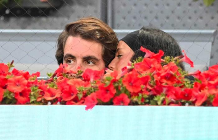 Victoria de Marichalar displays her love in the open with Borja Moreno at the Madrid tennis tournament