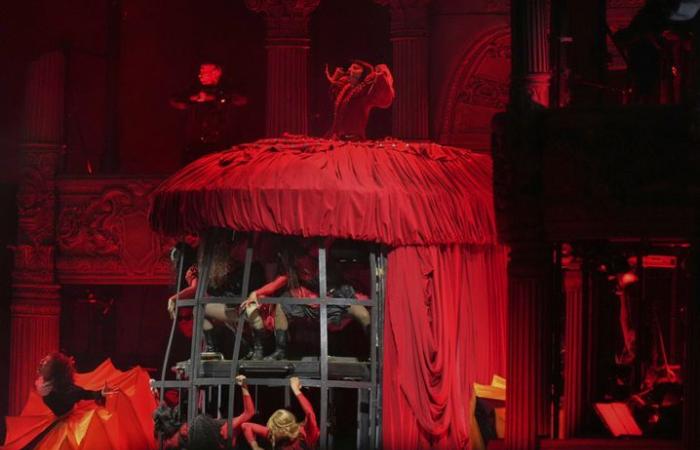 Dresses, hidden dancers, pyrotechnics… Lady Gaga sets fire to Rio with a free mega-concert