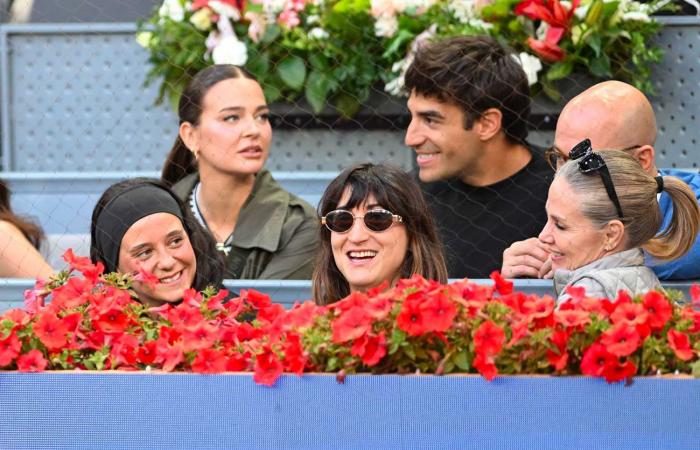 Victoria de Marichalar displays her love in the open with Borja Moreno at the Madrid tennis tournament