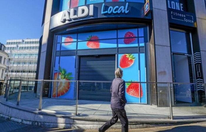 In London, an automated supermarket takes 10 pounds at its entrance